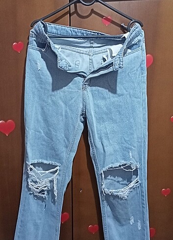 Yırtık kot pantolon 