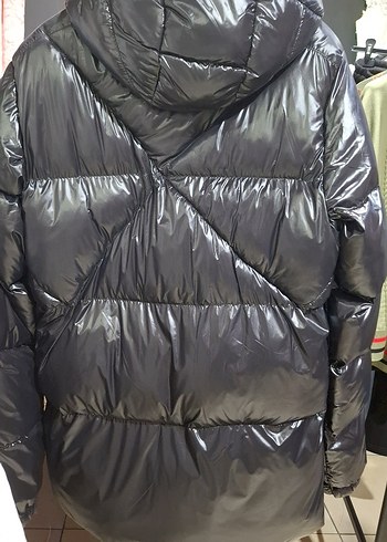 Siyah Parlak Kapitone kadın mont - Görsel 3