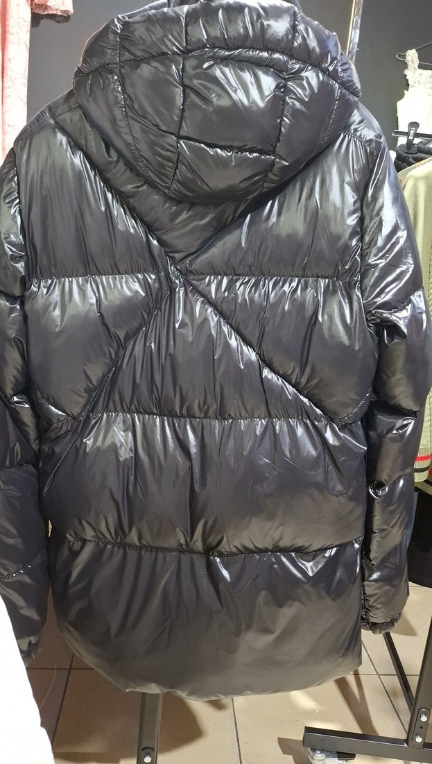 Siyah Parlak Kapitone kadın mont - Görsel 3