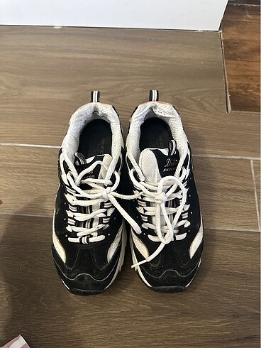 38 Beden Skechers spor ayakkabı
