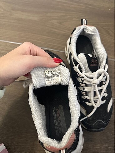 38 Beden siyah Renk Skechers spor ayakkabı