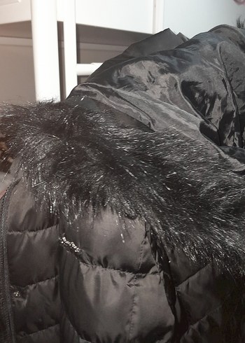 Kürk Detaylı Siyah Kadın Kışlık Mont - Görsel 3