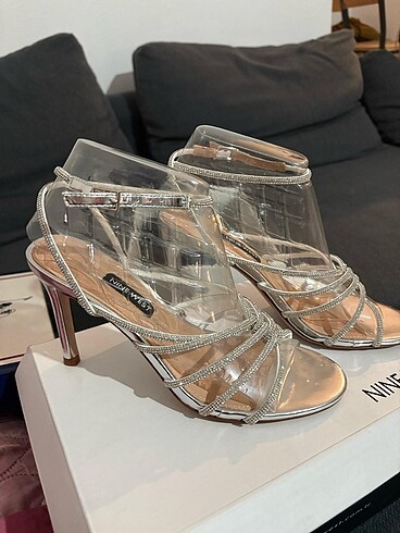 Ninewest topuklu sandalet