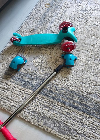 Turkuaz Renkli Çocuk Scooter'ı