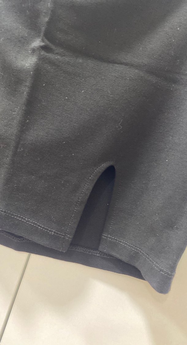 Siyah mini yırtmaçlı etek - Görsel 3