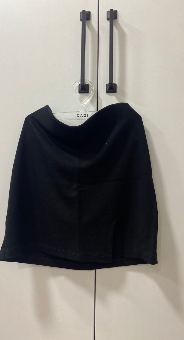 Siyah mini yırtmaçlı etek - Görsel 4