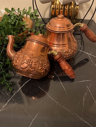 Beden Çiçek desenli bakır çaydanlık