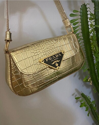 Prada gold baget çanta