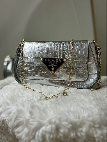 Prada gümüş çanta