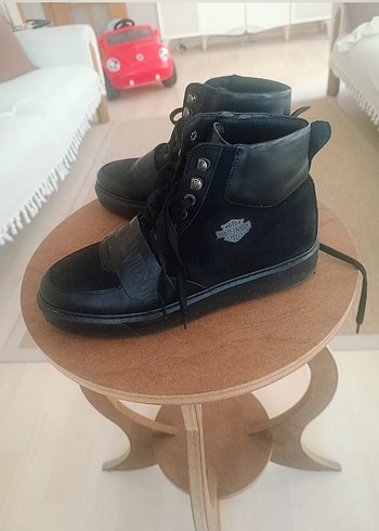 42 Beden siyah Renk Harley davidson bot 2 kez giyilmistir tertemiz