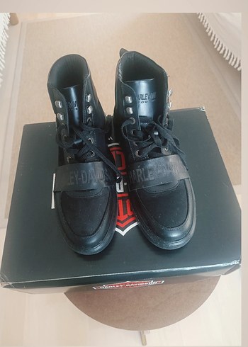 42 Beden Harley davidson bot 2 kez giyilmistir tertemiz