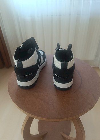 38 Beden beyaz Renk Orjinal Calvin Klein sıfır