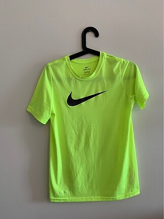 Nike Tişört Nike T-Shirt %20 İndirimli - Gardrops