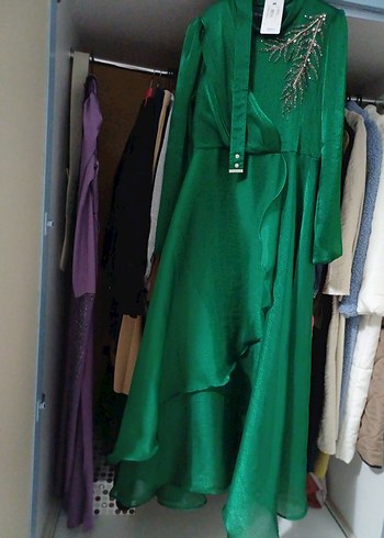 Uzun Kollu Yeşil İşlemeli Abiye Elbise - Görsel 6