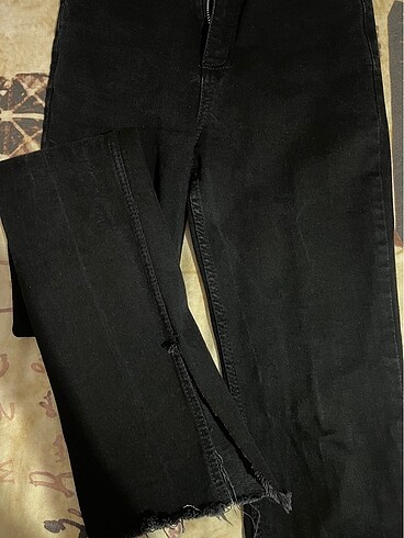 Siyah Yırtmaçlı Pantolon
