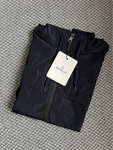 Moncler yağmurluk