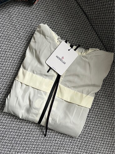 Moncler yağmurluk