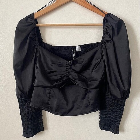 H&M saten crop bluz