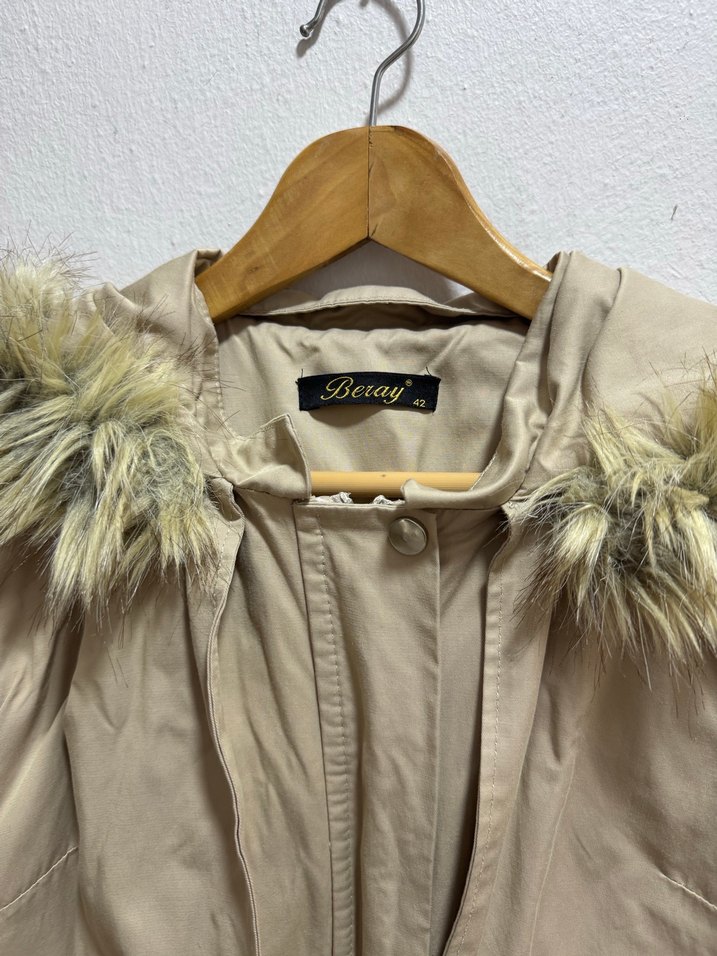 Kürk Detaylı Bej Uzun Kadın Ceket - Görsel 3