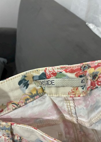 42 Beden Düğmeli Çiçek Desenli Kadın Kumaş Pantolon