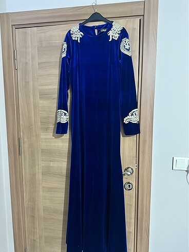 Kadife elbise dantel detaylı