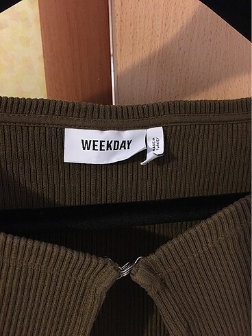 Weekday Kahve bluz ataçmanlı