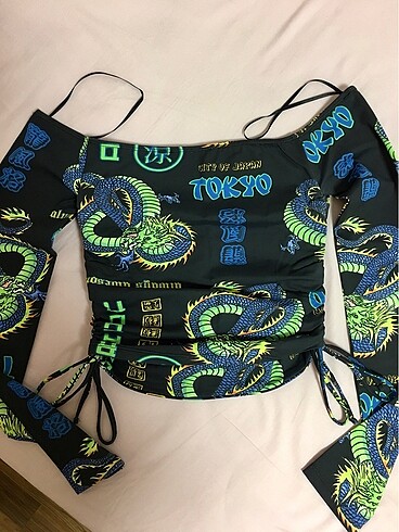 Bershka Bershka erjderha tokyo crop bluz
