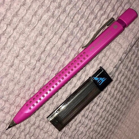 Pembe Faber castell uçlu kalem