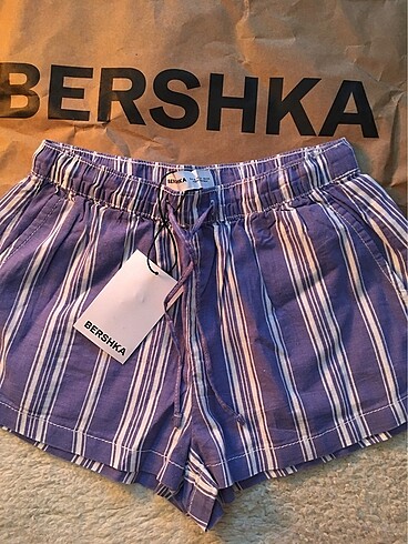 Bershka Bershka elastik belli şort mavi beyaz çizgili