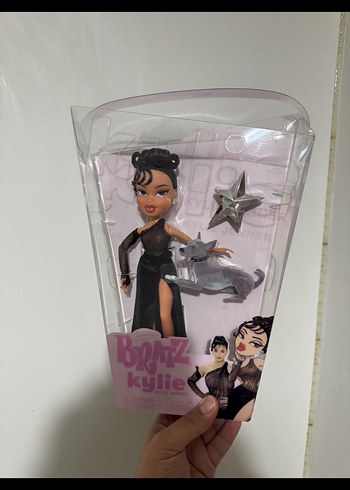 Bratz Kylie Siyah Elbiseli Bebek
