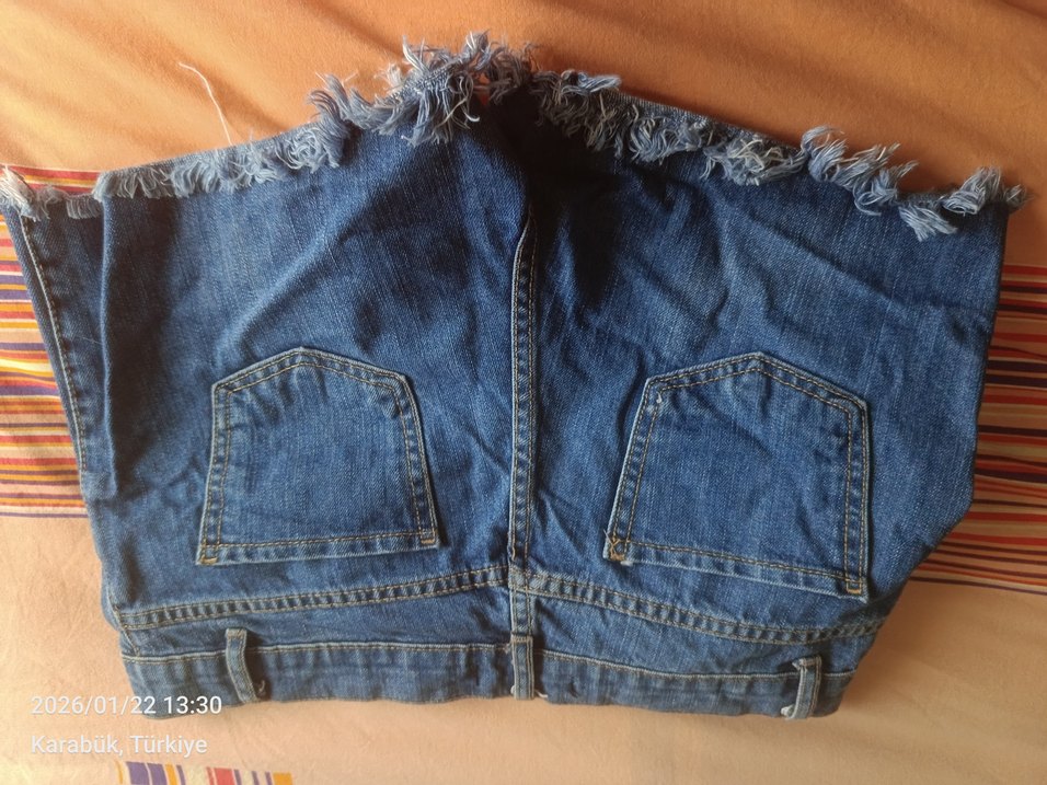 Düğmeli Mavi Mini Kot Şort - Görsel 3