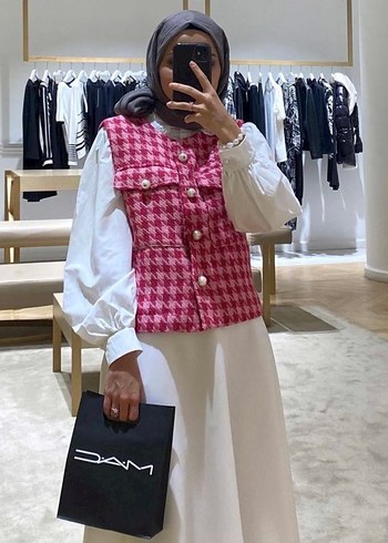 Pembe Düğmeli Triko Yelek - Görsel 2