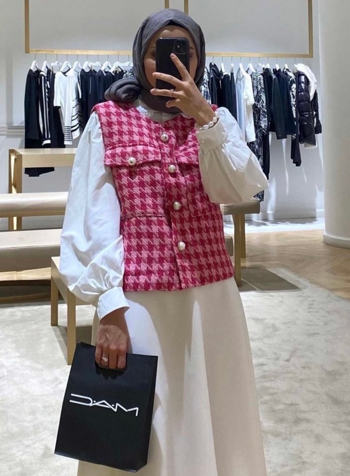 Pembe Düğmeli Triko Yelek - Görsel 2