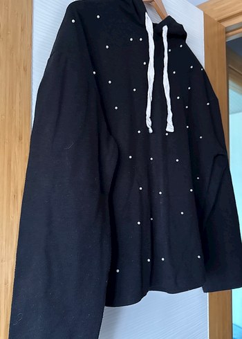 İnci Boncuk İşlemeli Siyah Kapüşonlu Triko Sweatshirt - Görsel 4