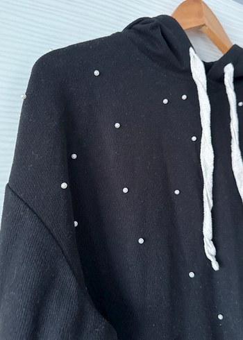 İnci Boncuk İşlemeli Siyah Kapüşonlu Triko Sweatshirt - Görsel 2