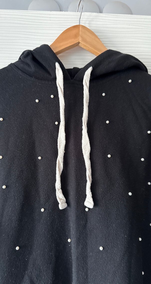 İnci Boncuk İşlemeli Siyah Kapüşonlu Triko Sweatshirt - Görsel 3