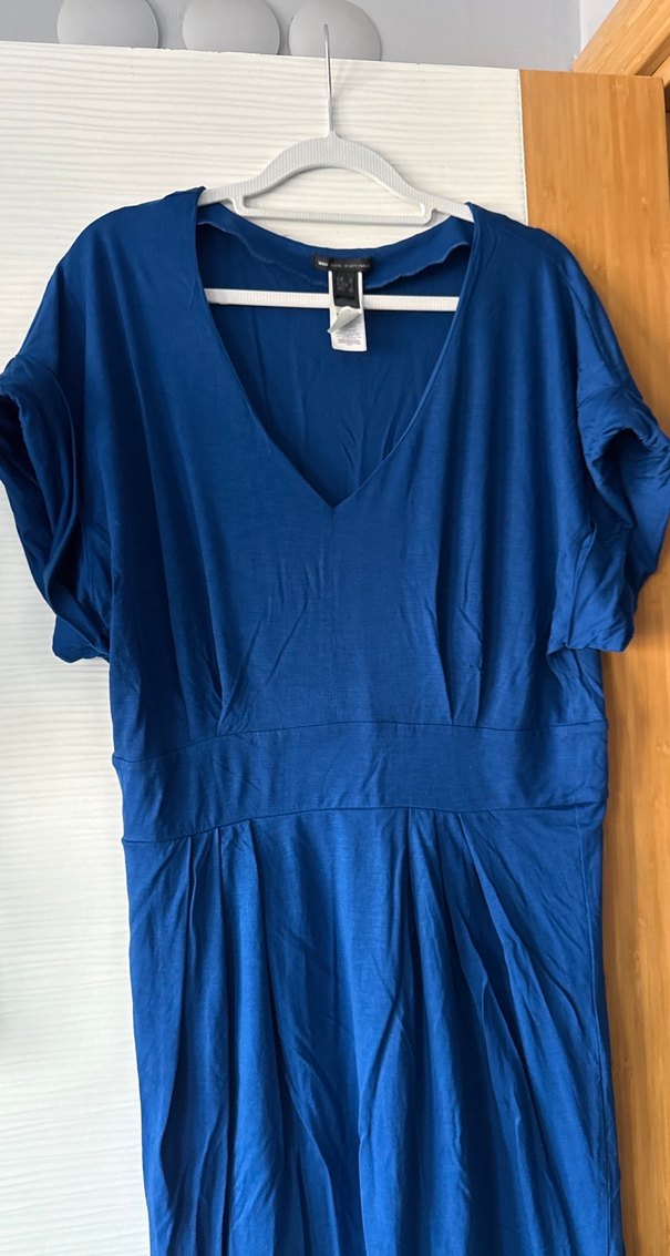 V Yaka Kısa Kollu Midi Elbise - Görsel 3