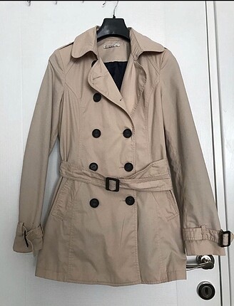 Stradivarius trenchcoat