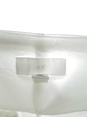 34 Beden beyaz Renk H&M Düz Kesim %70 İndirimli.