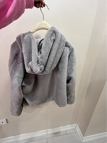Bershka Tavşan tüyü mont