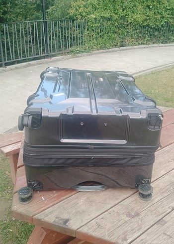 Samsonite Siyah Sert Kabuklu Genis Seyahat Cantasi