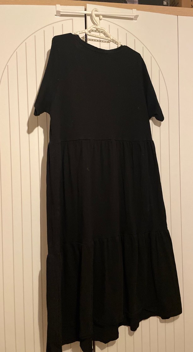 Siyah V Yaka Uzun Keten Elbise - Görsel 2