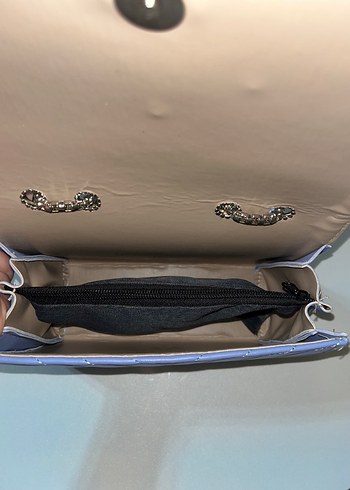 Mavi Deri Zincir Detaylı Çanta - Görsel 4