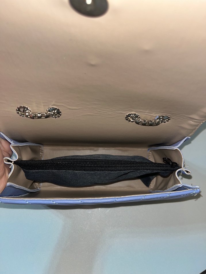 Mavi Deri Zincir Detaylı Çanta - Görsel 4