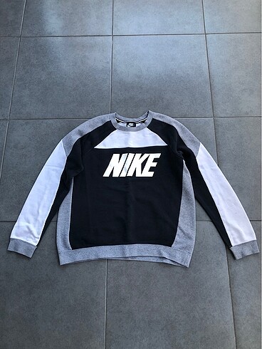 Nike üst