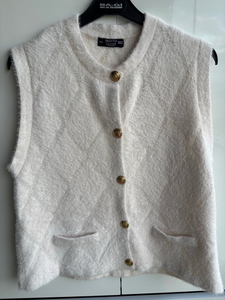 Düğmeli Krem Kadın Süveter - Görsel 4