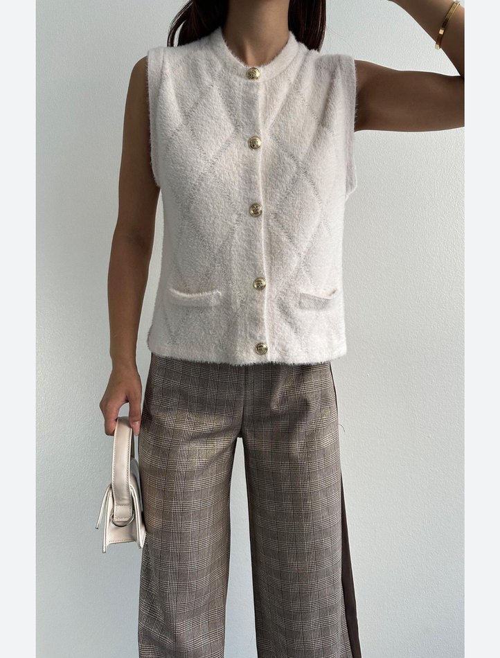 Düğmeli Krem Kadın Süveter - Görsel 3