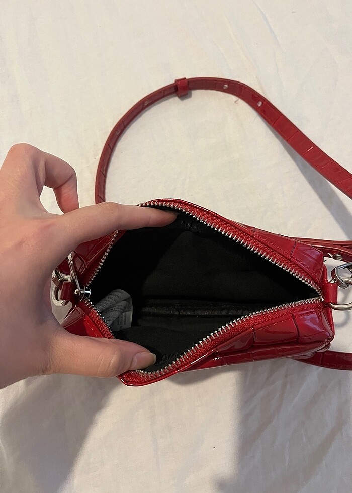 kırmızı askılı çanta - Görsel 2