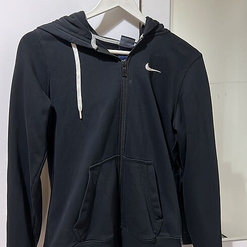 Nike üst