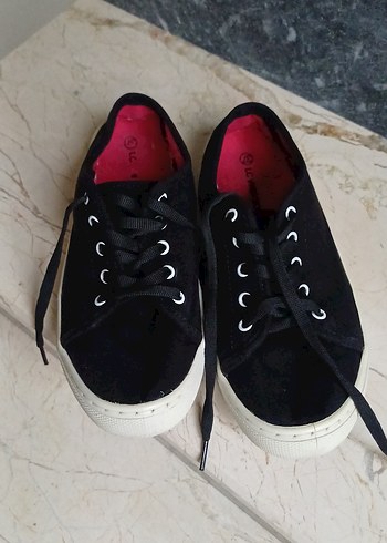 Siyah Düz Tabanlı Kadın Sneakers